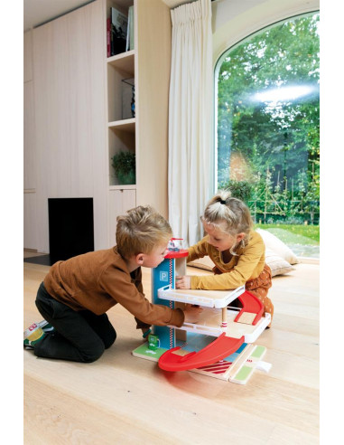 Garage en bois avec ascenseur -...